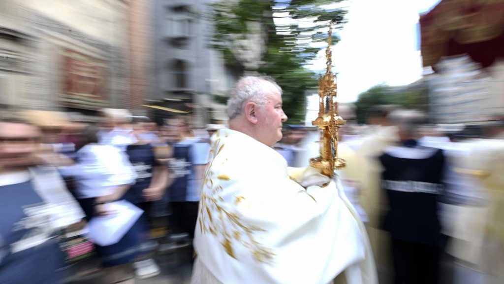 Procesiunea cu Preasfntul Sacrament va avea loc duminica