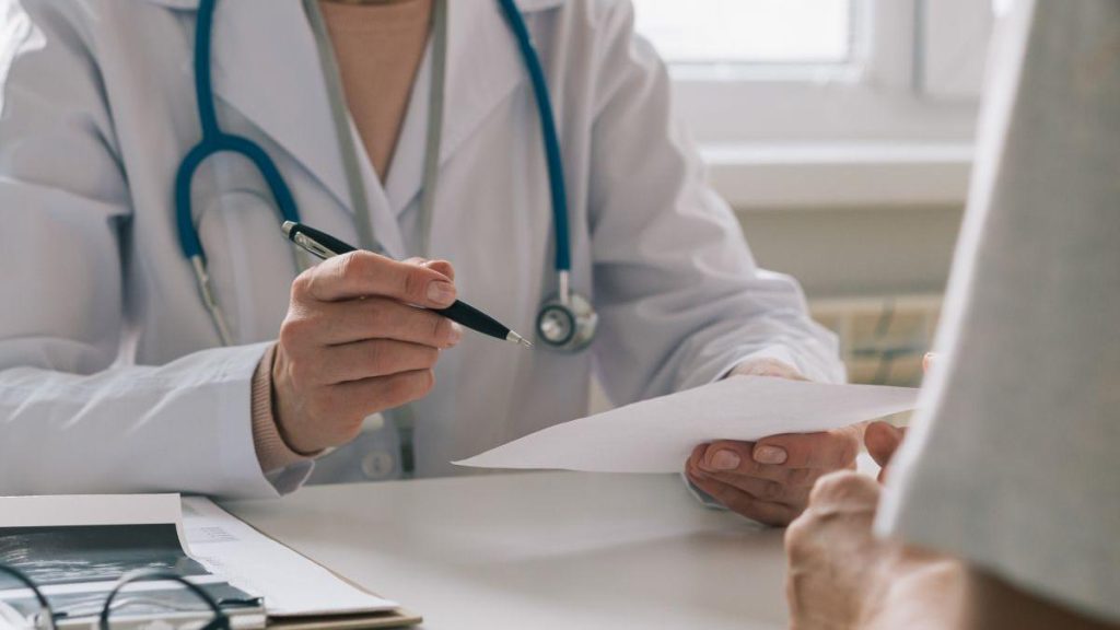 Scandalul concediilor medicale CNAS apara medicii