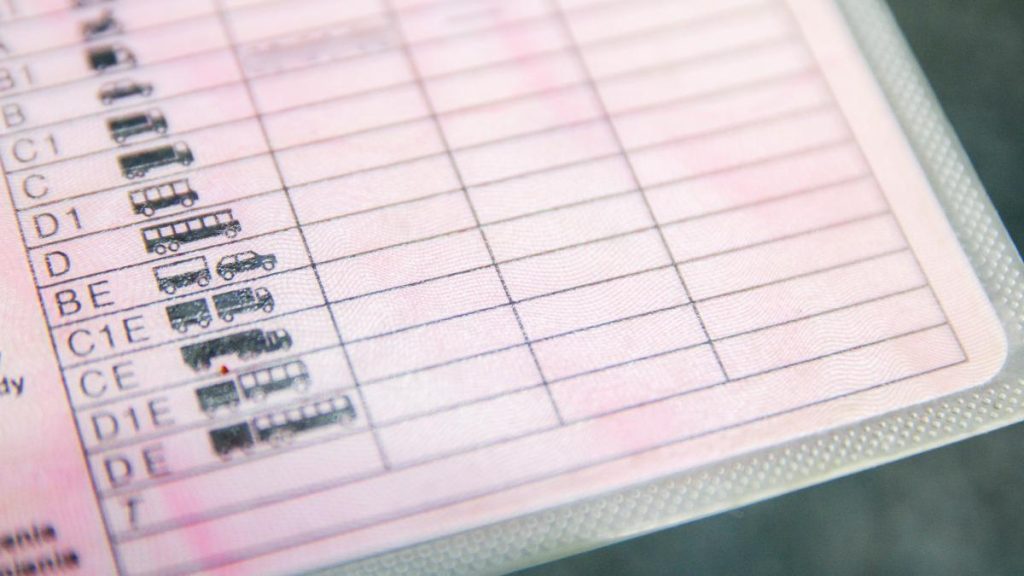 Soferii experimentati vor obtine mai usor permisul superior