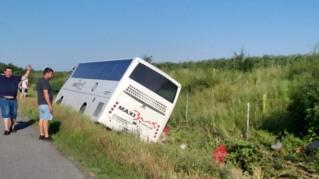 Un autocar s a rasturnat pe Autostrada Soarelui