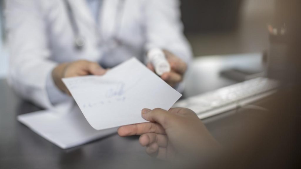 Un milion de romani iau concedii medicale false anual