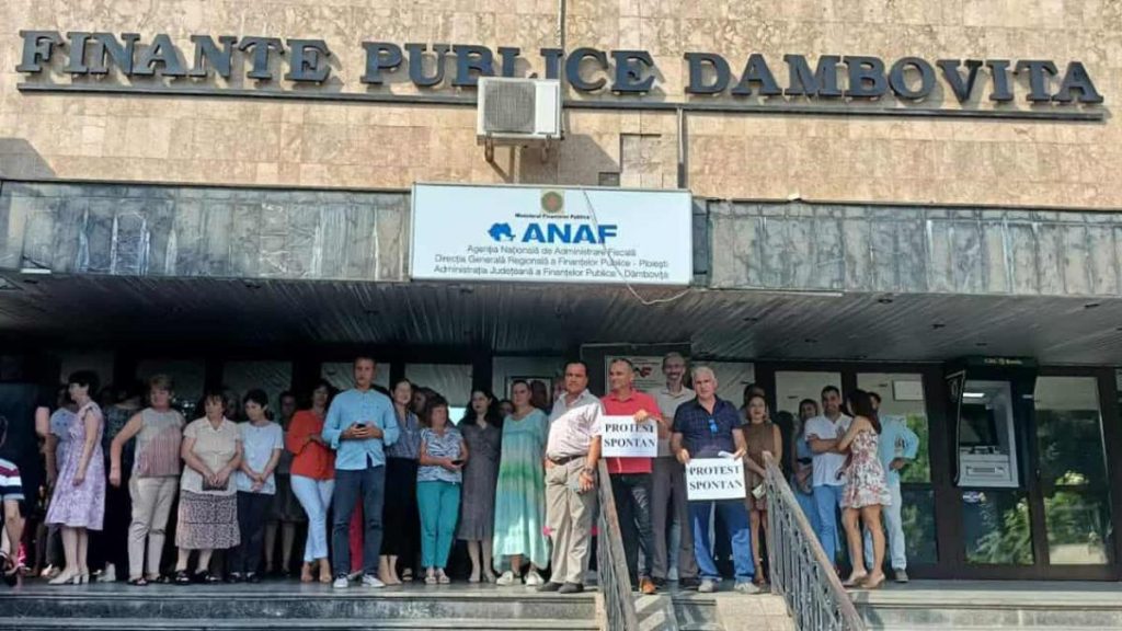 Angajatii ANAF protesteaza in mai multe judete din Romania