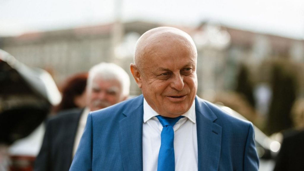 Buzoianu despre directorul Romsilva care cere salarii E rupt de realitate