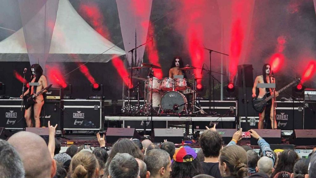 Cantaretele din Norvegia s au dezbracat la festival