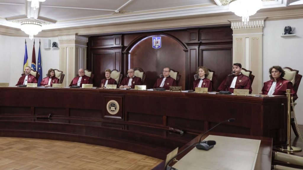 Cei 3 judecatori CCR vor primi 180000 lei fiecare