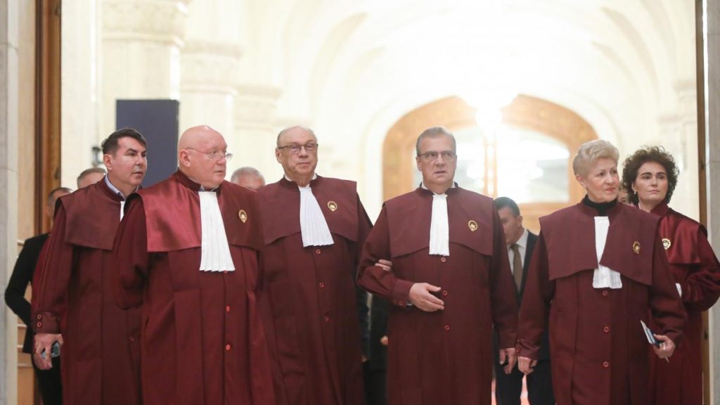 Cei trei judecatori pensionati de la CCR primesc 35.000 euro De unde vin banii