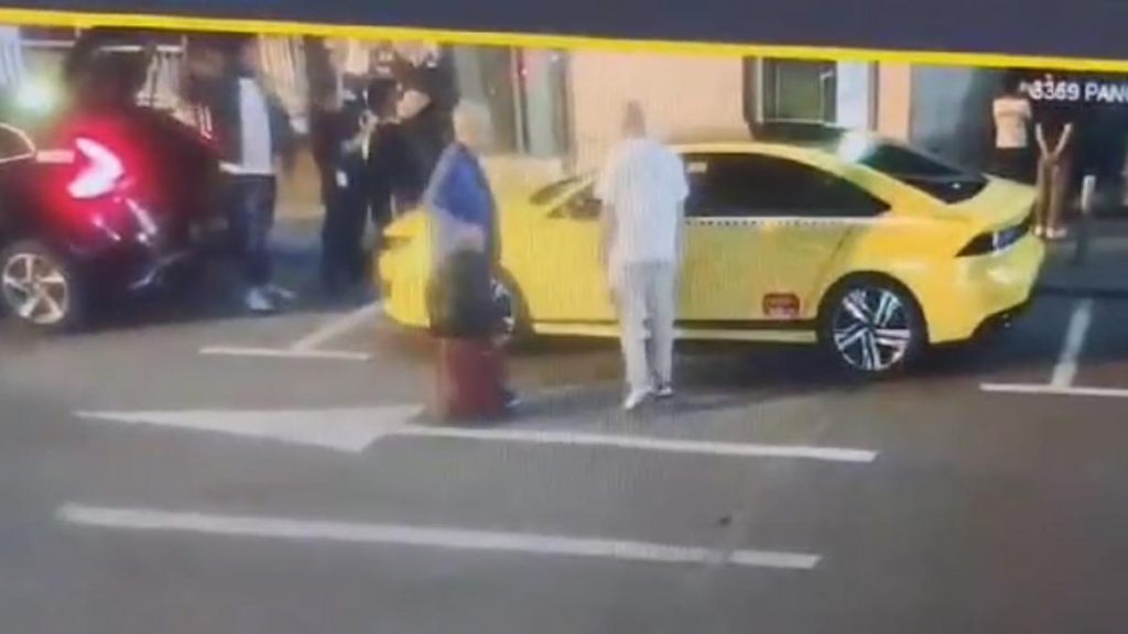 Ciolos il apara pe taximetristul refuzat de la aeroport