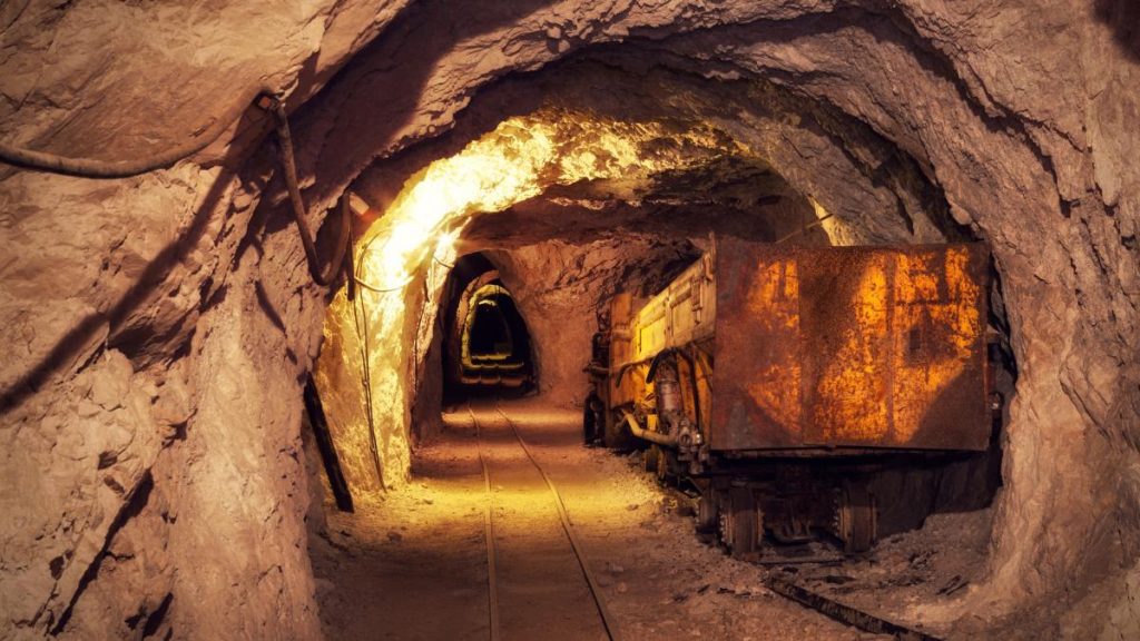 Comoara de metale rare a Romaniei Miruta explica pierderile