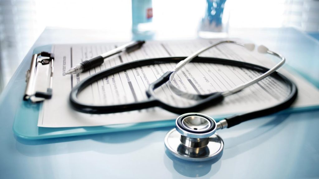 Doua doctorite investigate pentru angajari fictive si decontari ilegale