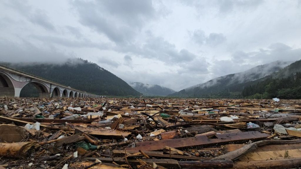 Imagini apocaliptice la Bicaz dupa inundatii