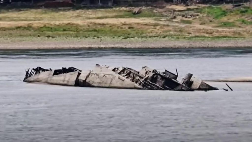 Imagini la Portile de Fier epave din razboi