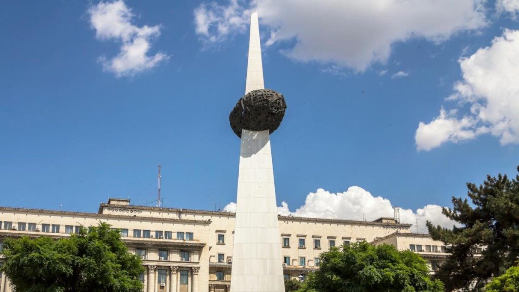 MAI explica de ce a cerut un spatiu in Piata Revolutiei