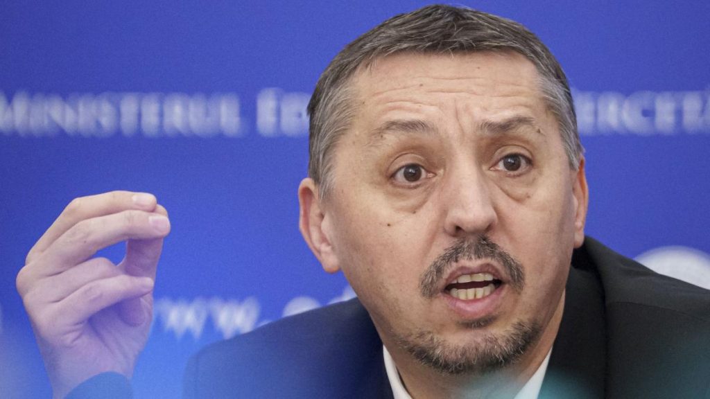 Ministrul Educatiei rspunde studentilor despre burse