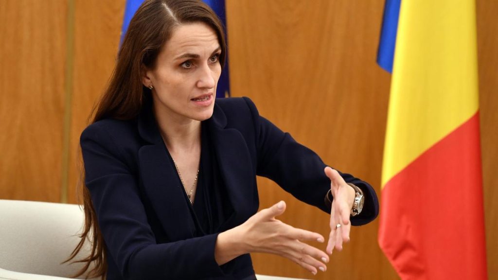 Oana Toiu Salariul net din MAE este intre 3400 si 6300 lei