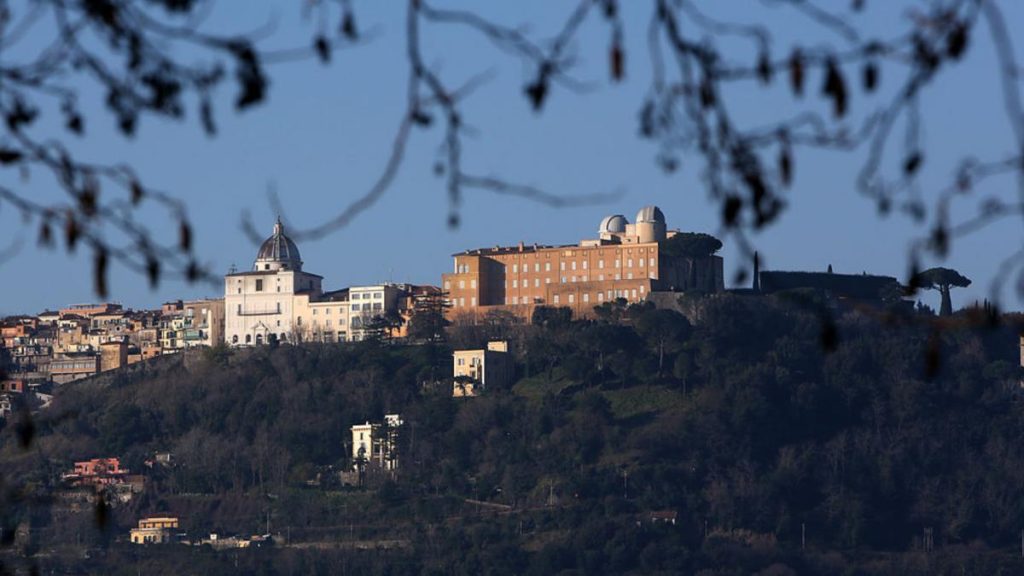 Oraselul de pe deal unde Papa Leon XIV isi petrece vacanta de vara
