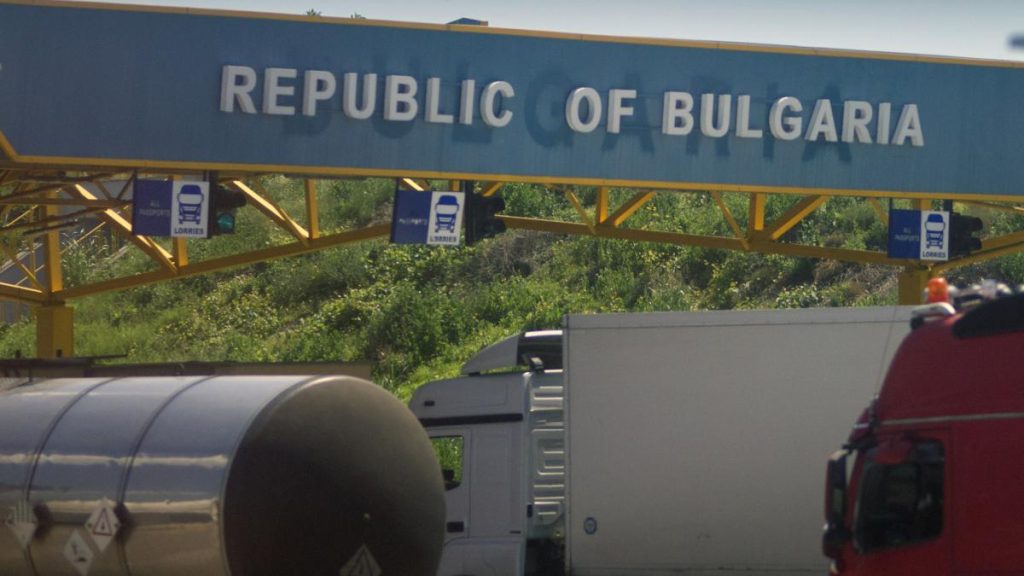 Politia bulgara a gasit 16 migranti in camion frigorific