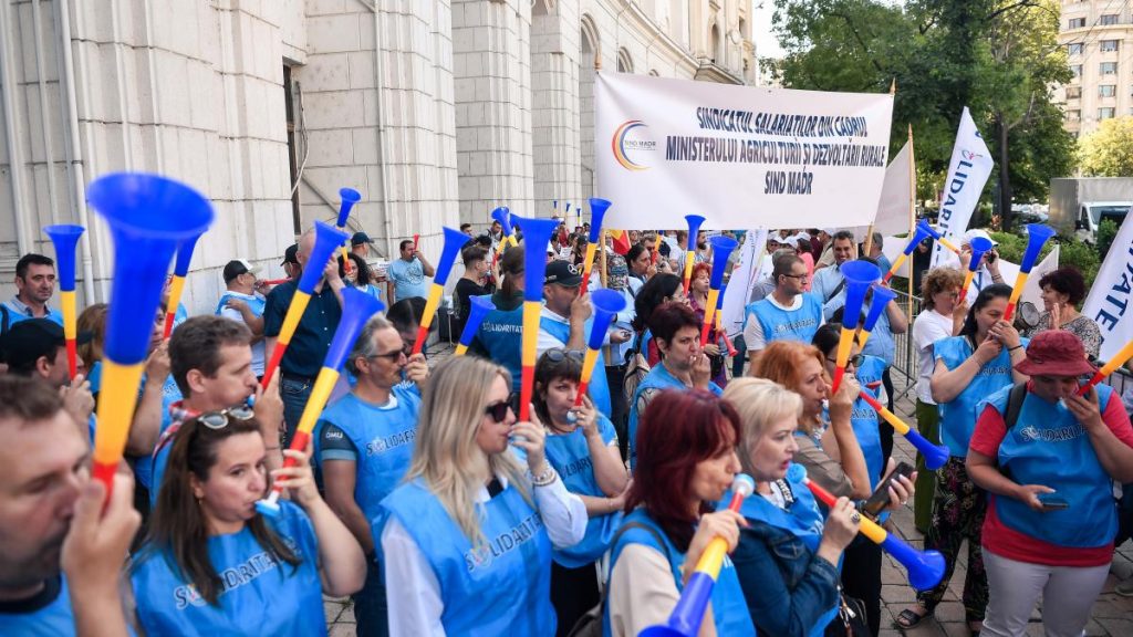 Protestele bugetarilor continua din cauza austeritatii
