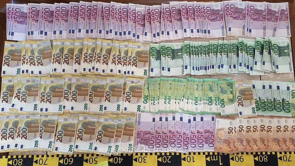 Reteaua actelor false din Suceava si sumele descoperite