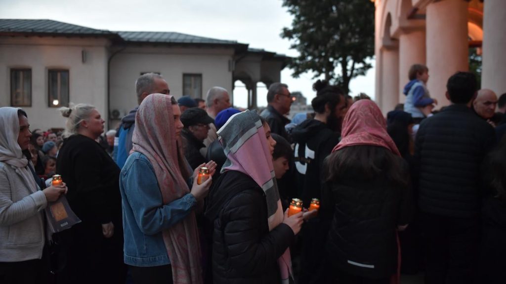 Sondaj INSCOP Votantii AUR sunt religiosi PNL merg la biserica