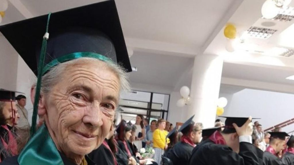 cazul uimitor al femeii care a absolvit la 73 de ani