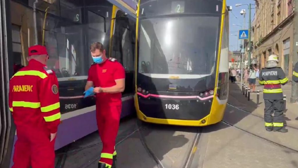 Doua tramvaie s au ciocnit la Timisaro raniti