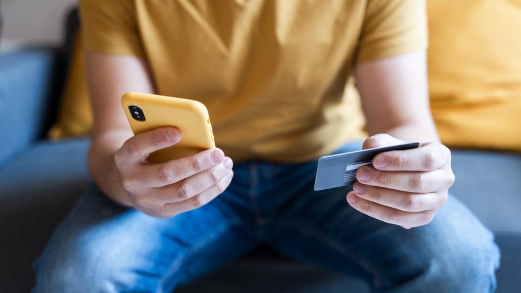 O noua inselatorie online Laptop gratuit contra taxei de transport