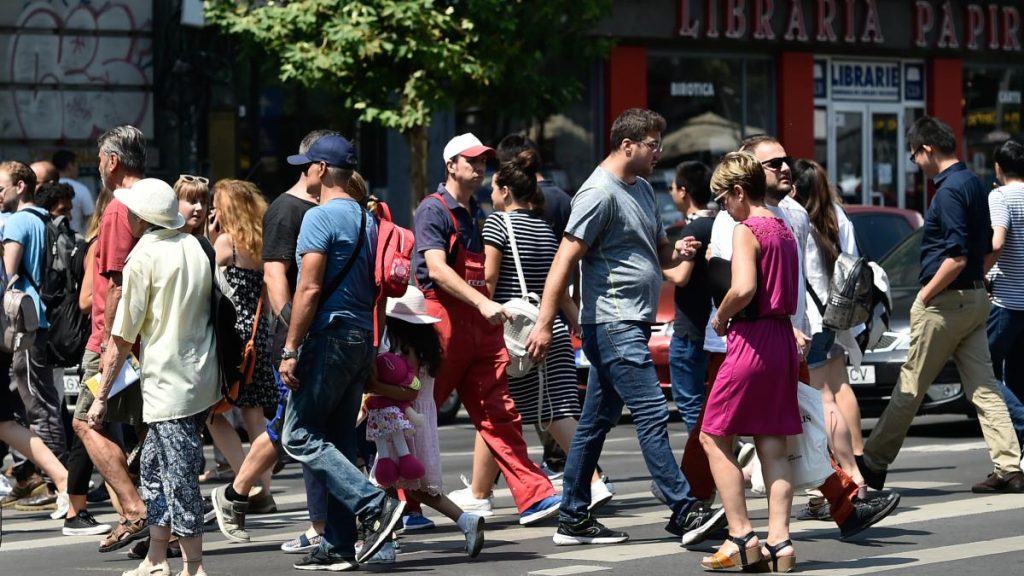 Romania pierde tot mai multi tineri activi Concursul Proiect de tara Romania 2050 aduce solutii