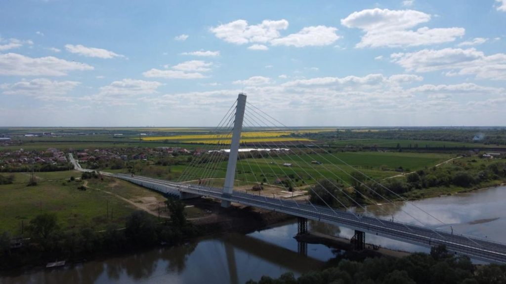 Situatie absurda la Arad Pod nou construit gresit