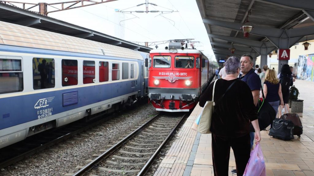 Un tren de calatori a luat foc in Prahova