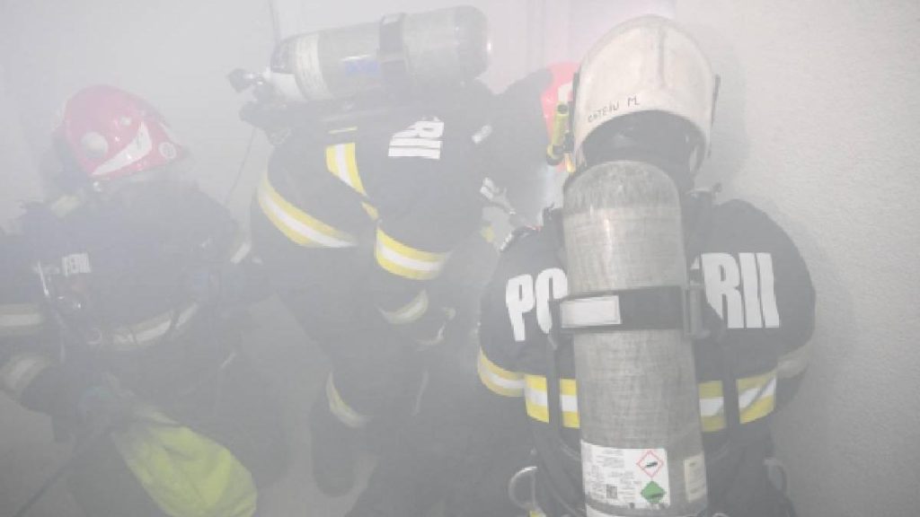 incendiu la o pensiune din sovata sapte evacuati