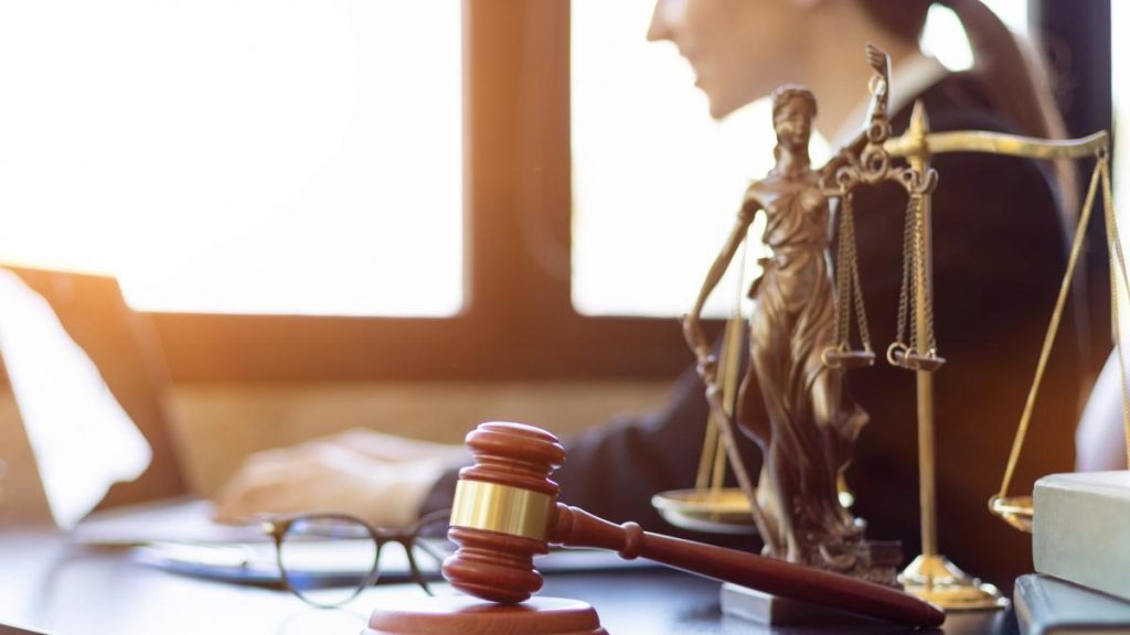 judecatorii si procurorii suspenda activitatea miercuri protest