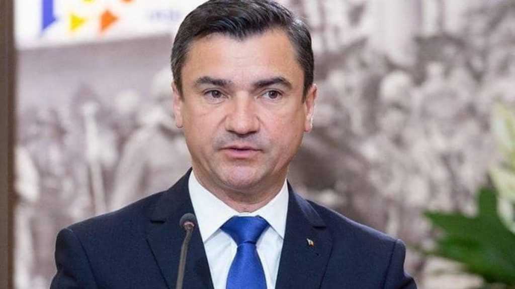 secretara primarului din iasi castiga mai mult ca edilul