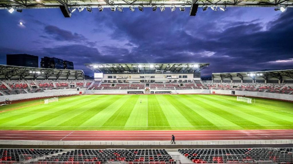 200 de elevi din Sibiu incep scoala pe stadion