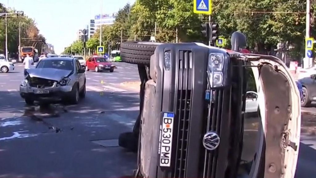 Accident grav in Capitala Ambulanta rasturnata 2 raniti