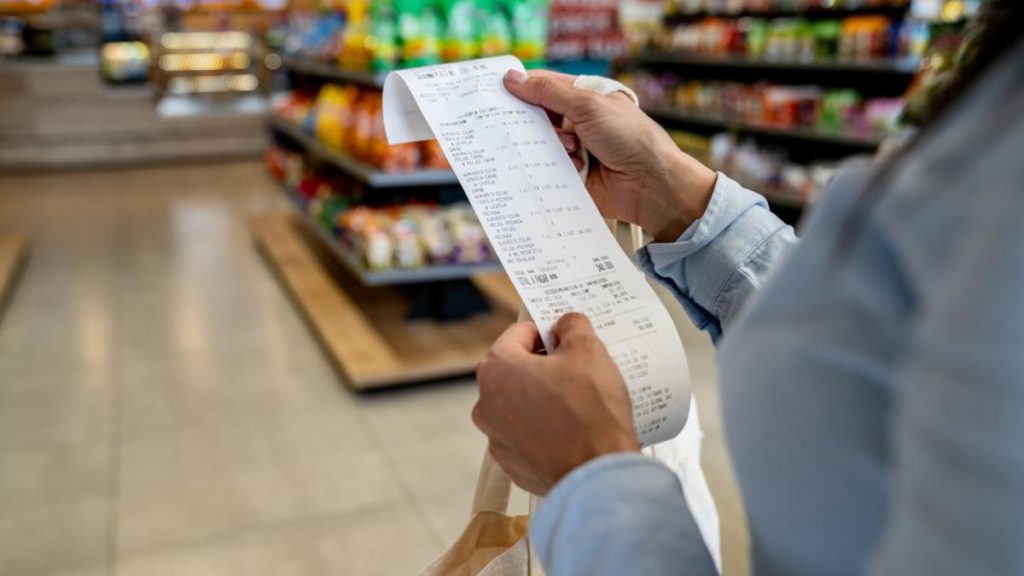 Controale ANAF in magazine pentru verificarea preturilor alimentelor