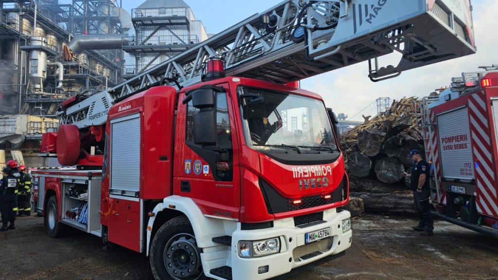 Explozia de la fabrica Kronospan Sebes a fost cauzata de supraincarcarea aerului cu praf lemnos