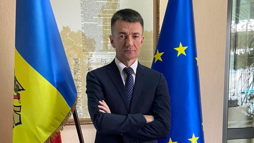 Fostul director adjunct al SIS din Moldova vindea secrete romanesti KGB ului din Belarus A fost prins la aeroport