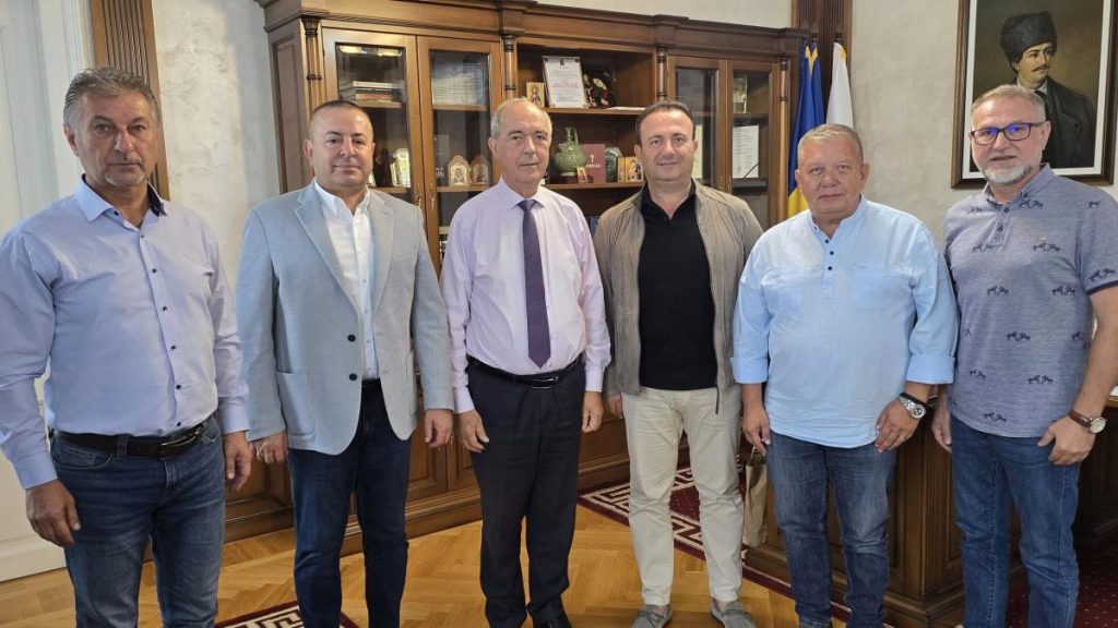 Investitorii turci vor prelua combinatul din Hunedoara