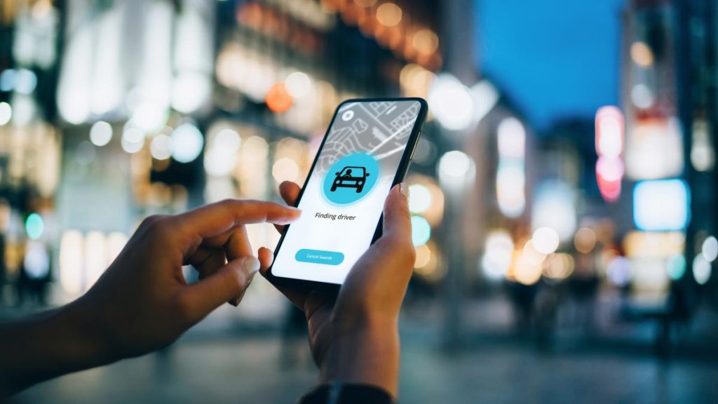 Livratorii de pe Uber Bolt Glovo si Wolt vor avea sindicat
