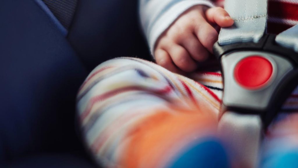 Mama fugit dupa condamnarea pentru scaunul auto al copilului
