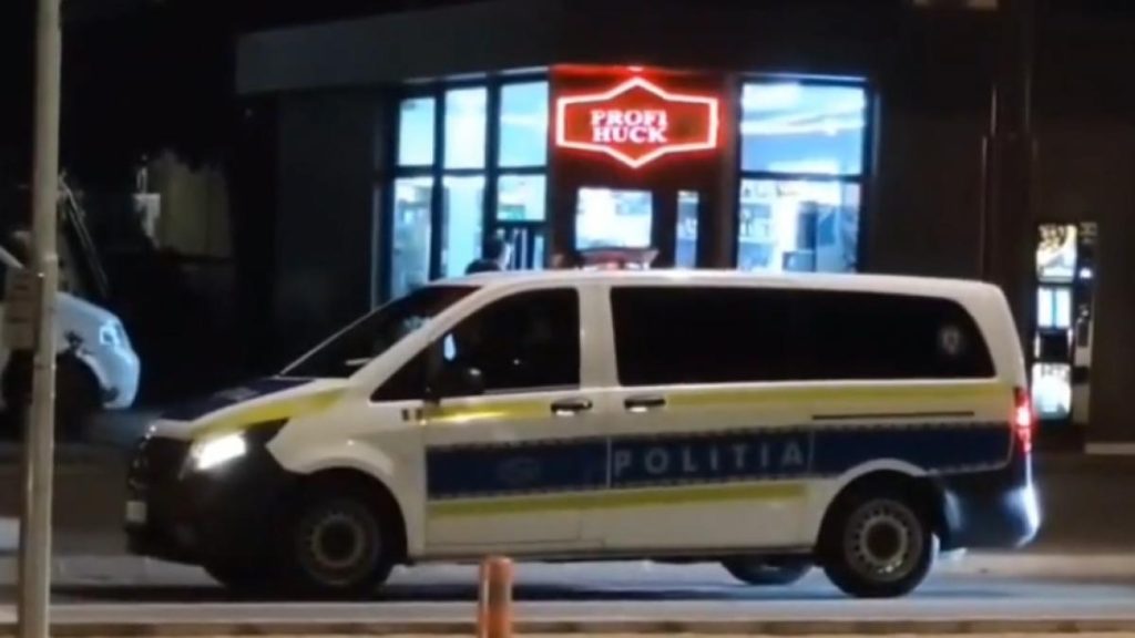 O tanara de 23 de ani injunghiata in fata copiilor