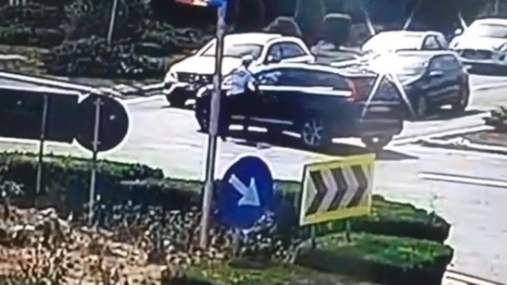 Om de afaceri tarat cu masina politist la Eforie