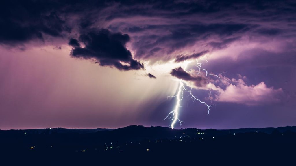 Sefa ANM anunta canicula si averse torentiale pana in septembrie