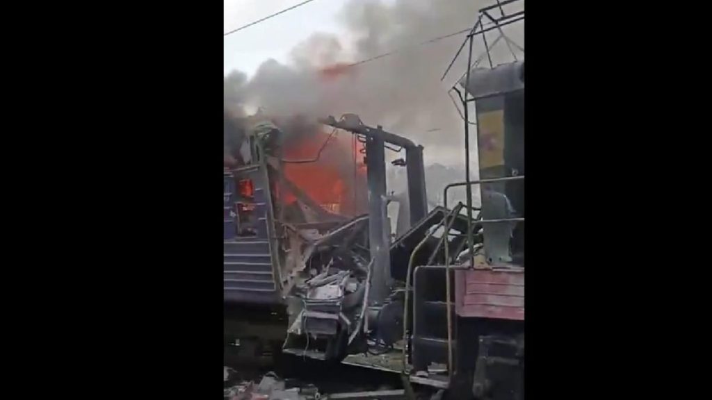 Un tren de pasageri ucrainean a fost lovit de o drona rusa